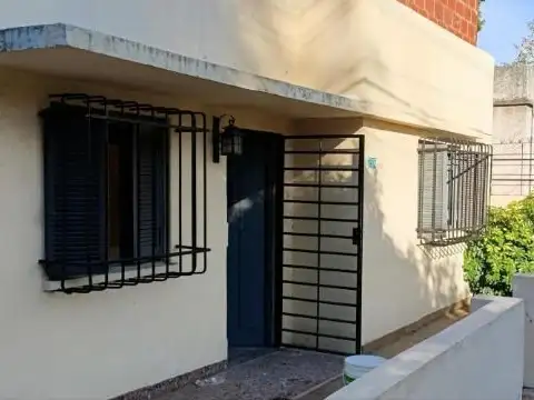 OPORTUNIDAD VENTA CASA A RECICLAR HAEDO ESCUCHA OFERTA