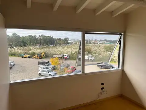 Oficina en Alquiler en Benavidez, $ 1.800.000