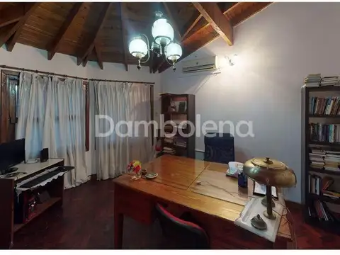 Casa 7 ambientes con 2 baños