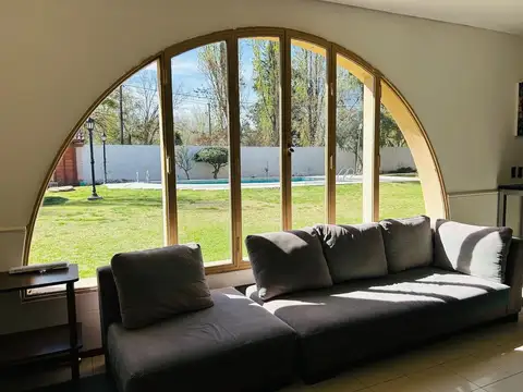 Casa 8 ambientes con 3 baños