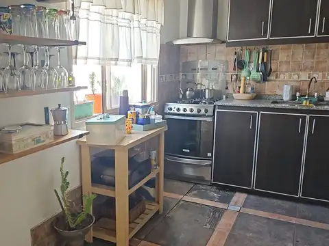 VENTA CASA 6 AMB - C/PILETA - C/COCHERAS
