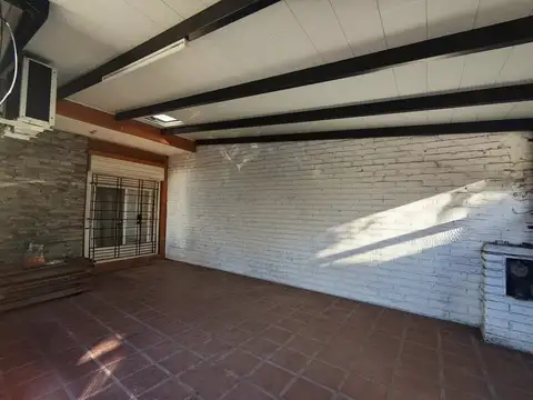 Casa 4 ambientes con 1 baño