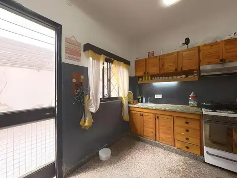 CASA EN SAN MARTIN CON GALPÓN