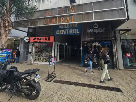 Oficina en Galeria Central Lanús este Centro