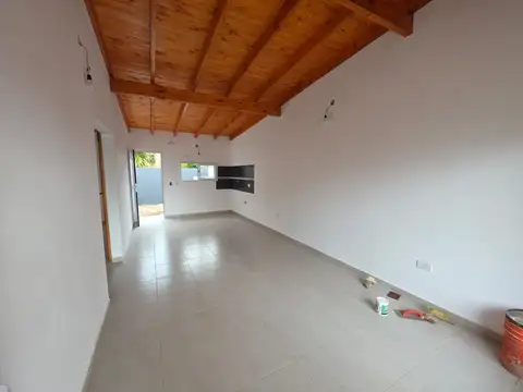 Casa 3 ambientes con 1 baño