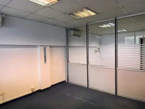 Oficina Monoambiente con 4 baños