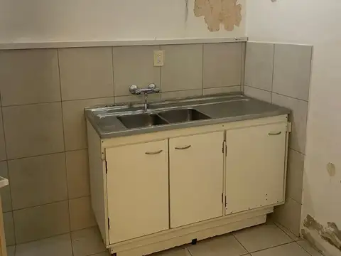 LOCAL ESQUINA BUSTAMENTE Y SARMIENTO 20mts VIDRIERA