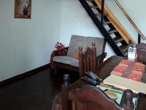 PH  2AMB y MEDIO, 1ER PISO,  9 CUAD.  ESTACION RAMOS SUR, S/ EXPENSAS, BUEN ESTADO