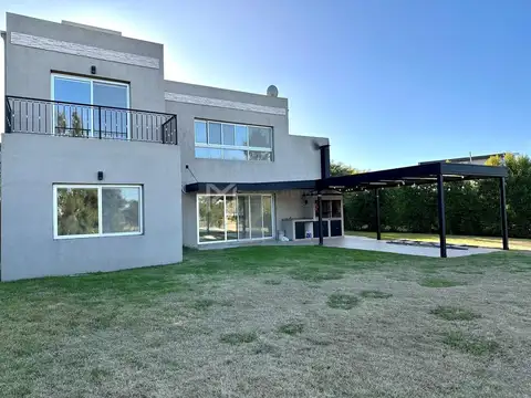 Casa 6 ambientes con 3 baños