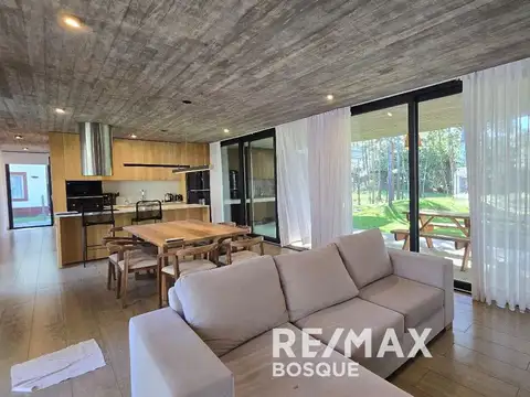 Casa 5 ambientes con 2 baños