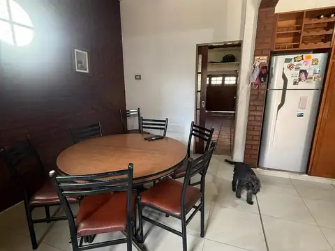 Casa 5 ambientes con 3 baños