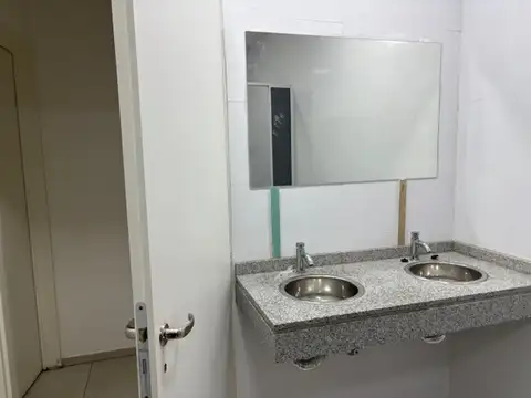 LOCAL -  A ESTRENAR EN ALQUILER  