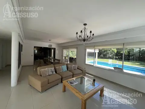Casa 7 ambientes con 4 baños
