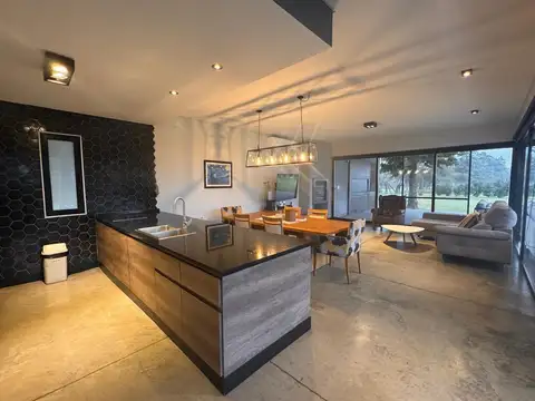 Casa 4 ambientes con 3 baños