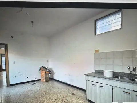 GALPON  130 M2  . PLANTA ALTA DEPTO 3 AMB   70 M2 . PATIO Y TERRAZA .