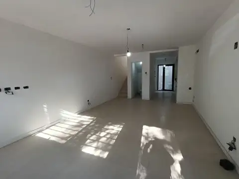 Casa 5 ambientes con 1 baño