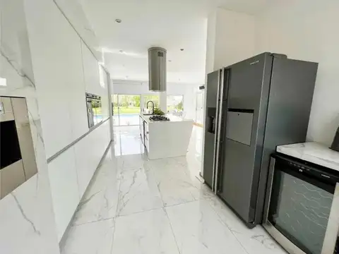 Excelente casa 3 habitaciones, 3 baños + toilette, piscina y quincho - Haras del Sur