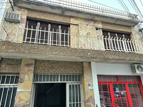 Proximo Sarmiento 3200 Casa con cochera