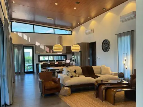 Casa 4 ambientes con 3 baños