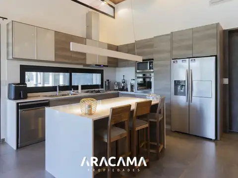 Casa 4 ambientes con 3 baños
