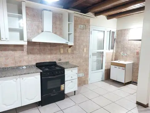 Casa 5 ambientes con 2 baños