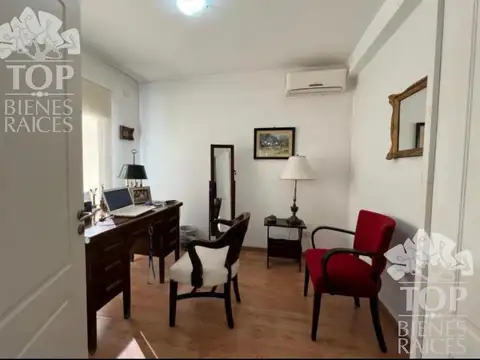 Casa en Venta con 4 cocheras