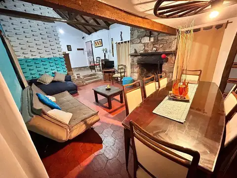 Casa en Venta con 2 cocheras