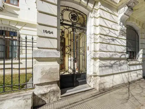 Casa 9 ambientes con 2 baños