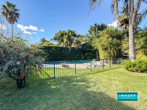 Casa en Venta con 3 cocheras