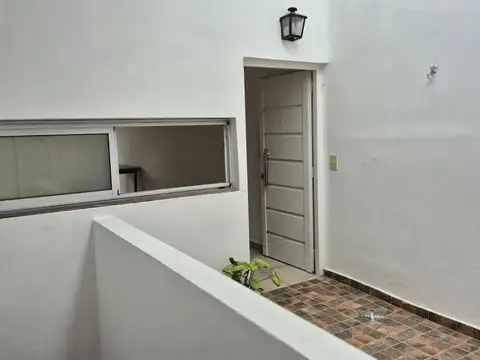 Depto Tipo Casa en Alquiler en Monte Castro, $ 1.200.000