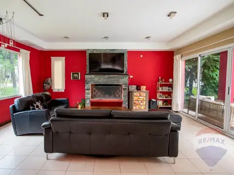 Casa en Venta con 2 cocheras