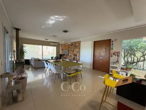Venta Casa 3 Dormitorios Con Vista Panorámica, Pileta Y Cochera En Bº Cerrado Tierra Alta, Malagueño
