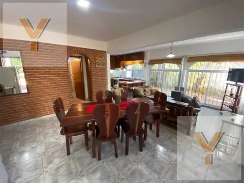 Casa 5 ambientes con 1 baño