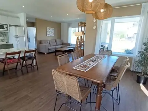 Casa 5 ambientes con 3 baños