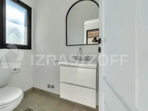 Casa a la venta en Santo Tomás en lote central al área verde del barrio - Con renta hasta enero/27