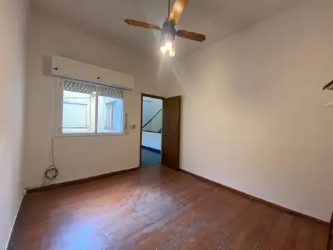 amplio y luminoso 2 amb y medio, cerca facultades y de subte