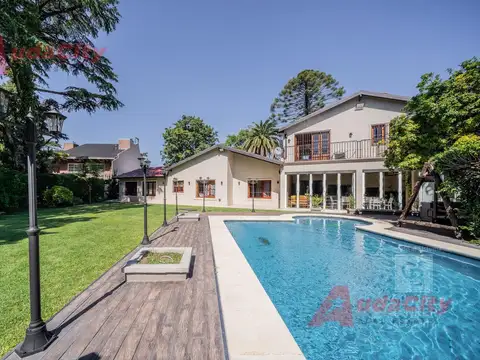 VENTA CASA QUINTA 6 AMBIENTES ITUZAINGO CON PILETA