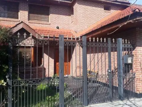Venta de Casa 3 DORMITORIOS, City Bell,  La Plata