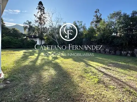 Casa en Venta con 3 cocheras