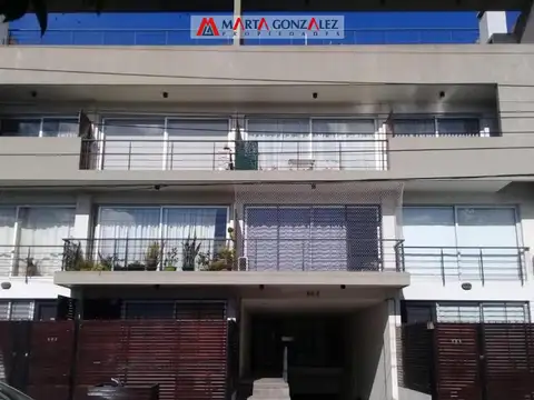 VILLA SARMIENTO, TRES AMBIENTES . PATIO Y COCHERA