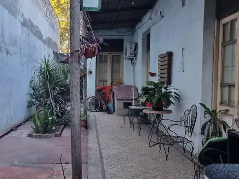 VENTA CASA 3 AMBIENTES CON JARDÌN, LOTE DE 8,66 X 29,14