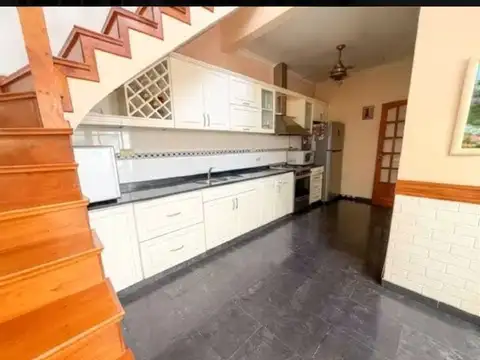 VENTA CASA LOTE PROPIO 4 AMBIENTES + ALTILLO,  PATIO, BALCON LIMITE CON V.DEVOTO " DIGNA DE VER"