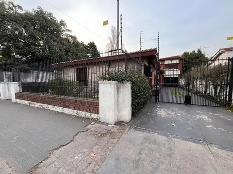 Casa 5 ambientes con 4 baños