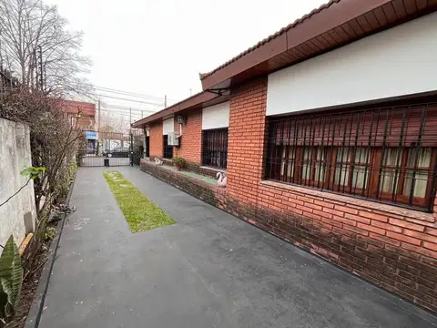 Casa en Venta con 6 cocheras
