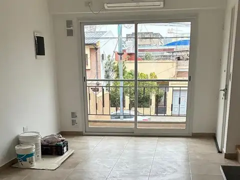 Depto Tipo Casa 3 ambientes con 2 baños