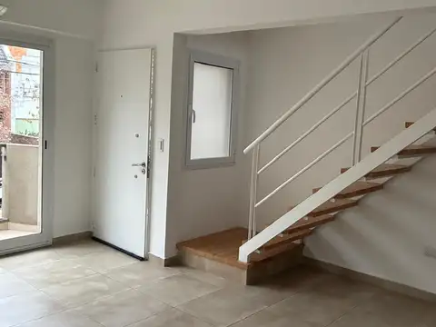 Depto Tipo Casa en Venta de 3 ambientes