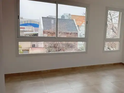 Espectacular PH en Dúplex al Frente – Terraza Privada, Suite con Vestidor y Mucha Luz 