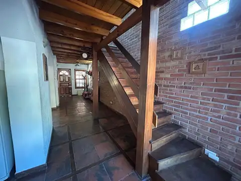 Casa 9 ambientes con 3 baños