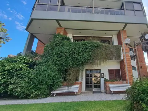 TORRE BIANEA, SEMIPISO EN VENTA con cochera.