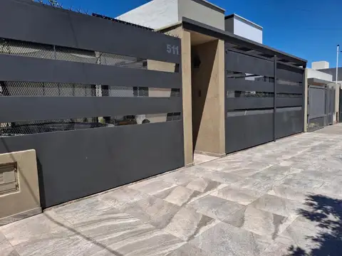 Venta de Casa - tres dormitorios - Barrio La Alameda -